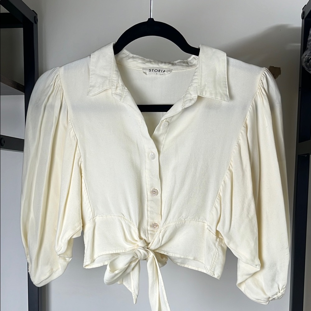 Storia Cream Collar Puff Sleeve Crop Shirt